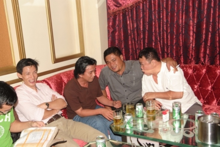 Hội "Thi Ca Bo Ke"