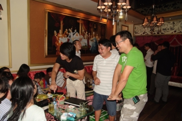 Hội "Thi Ca Bo Ke"