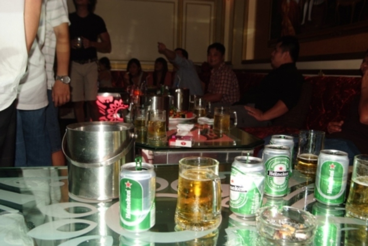Hội "Thi Ca Bo Ke"