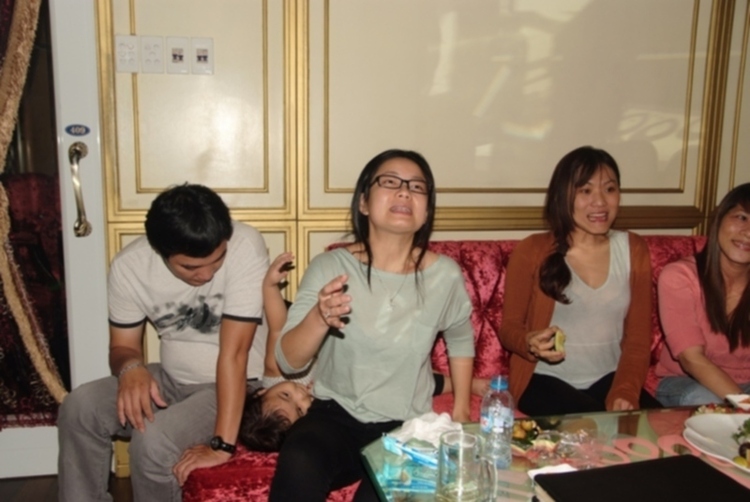 Hội "Thi Ca Bo Ke"