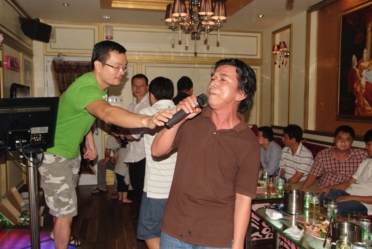 Hội "Thi Ca Bo Ke"