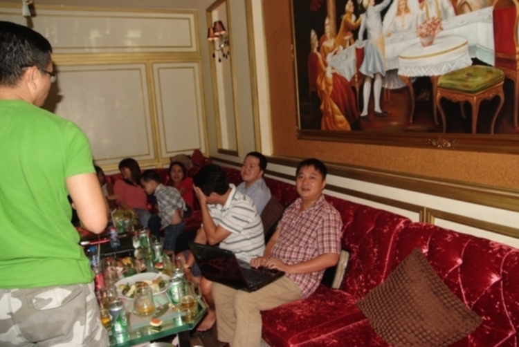 Hội "Thi Ca Bo Ke"