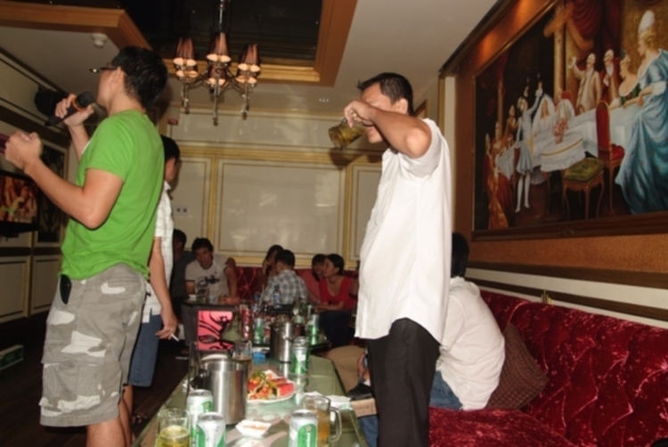 Hội "Thi Ca Bo Ke"