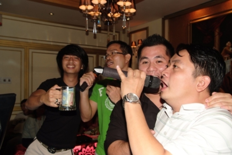 Hội "Thi Ca Bo Ke"
