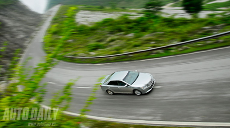 Camry 2.0E trên thảm lúa 3 màu tuyệt đẹp :) Camry 2.0E trên thảm lúa 3 màu tuyệt đẹp :)