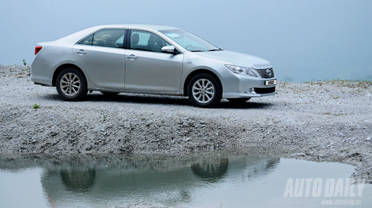 Camry 2.0E trên thảm lúa 3 màu tuyệt đẹp :) Camry 2.0E trên thảm lúa 3 màu tuyệt đẹp :)