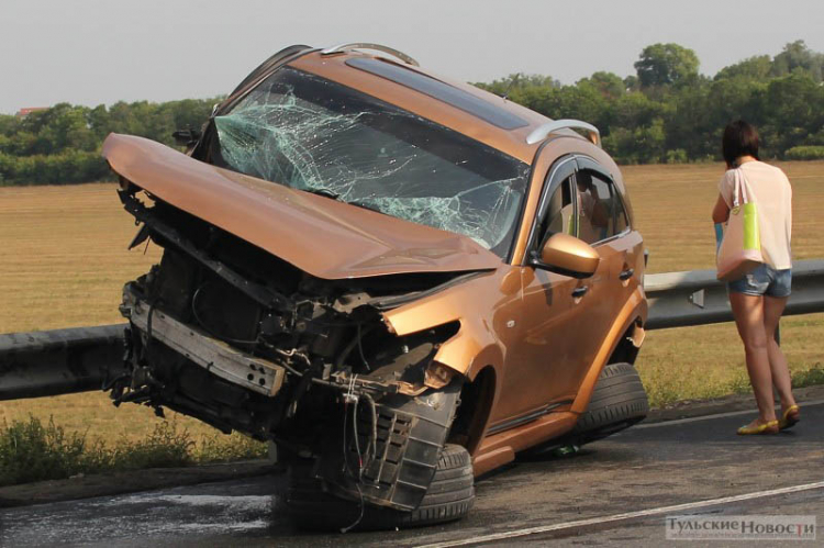 Video hiện trường tai nạn kinh hoàng giữa Infiniti QX70 và Ford Mondeo