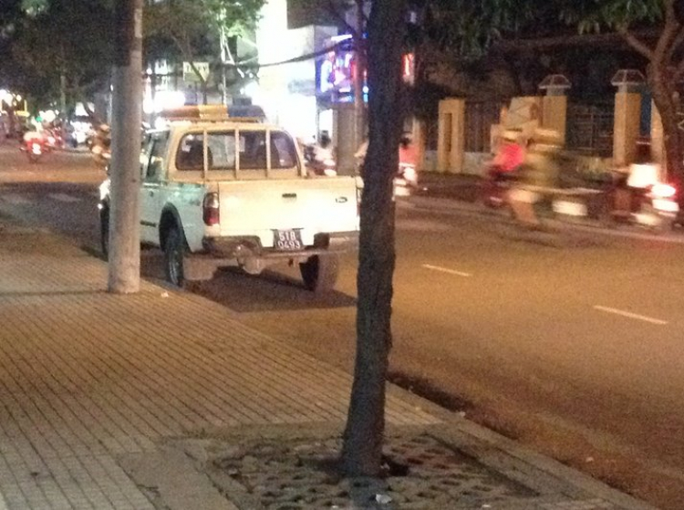 Đưa đón con đi học bằng xe 4b Đưa đón con đi học bằng xe 4b