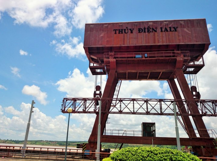 Chuyến du lịch hè 2014 biển và núi của nhà em. Chuyến du lịch hè 2014 biển và núi của nhà em.