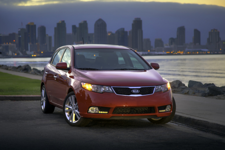 2013 KIA FORTE 5-DOOR...