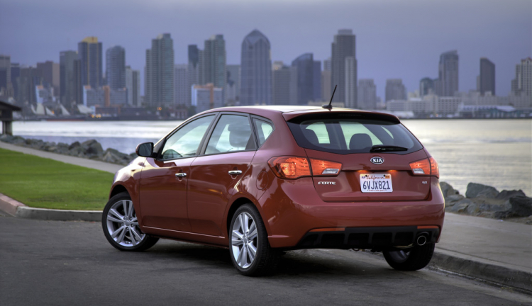 2013 KIA FORTE 5-DOOR...