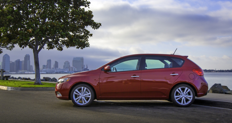 2013 KIA FORTE 5-DOOR...