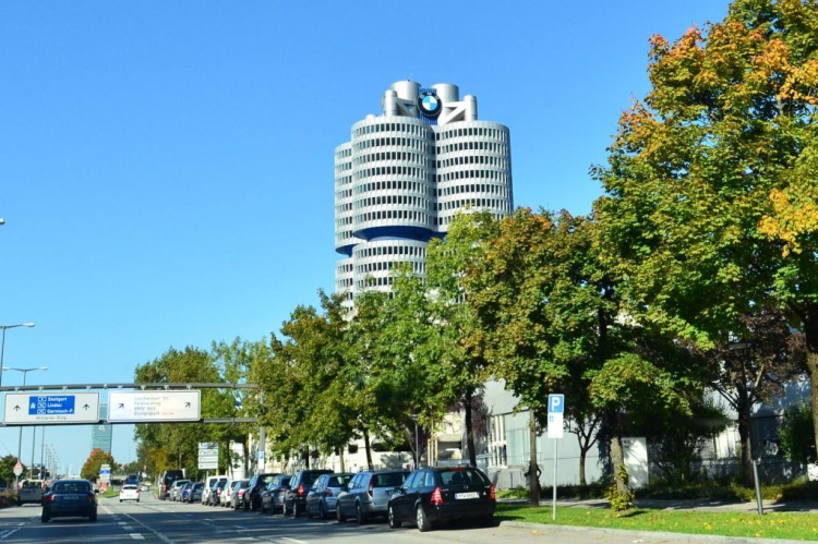 Ghé thăm showroom BMW (BMW Welt ) tại Munich- Germany
