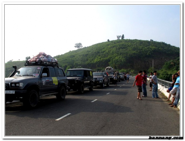 Hình ảnh OS Offroad cùng chia sẽ khó khăn cùng học sinh nghèo hiếu học bản mông