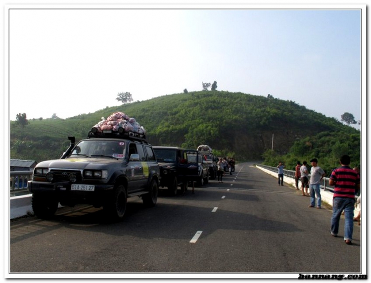 Hình ảnh OS Offroad cùng chia sẽ khó khăn cùng học sinh nghèo hiếu học bản mông