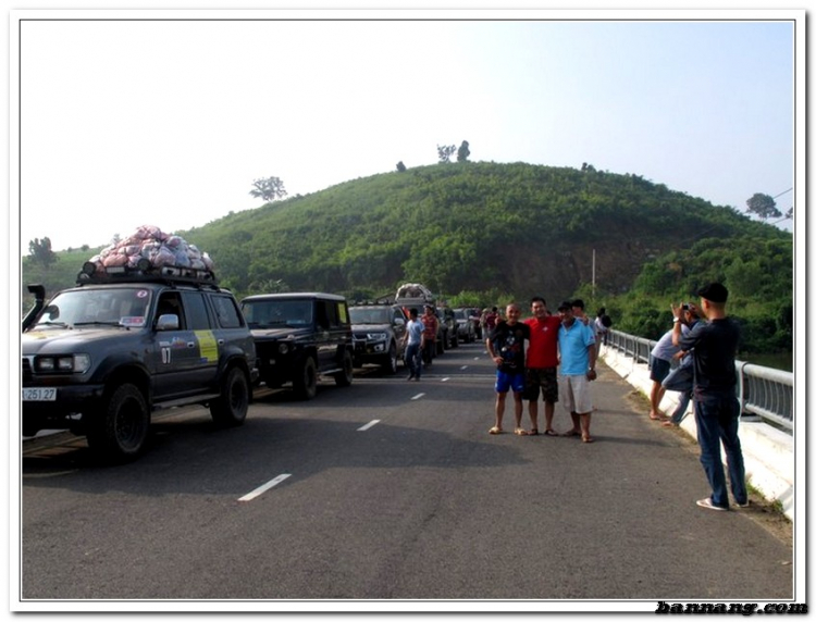 Hình ảnh OS Offroad cùng chia sẽ khó khăn cùng học sinh nghèo hiếu học bản mông