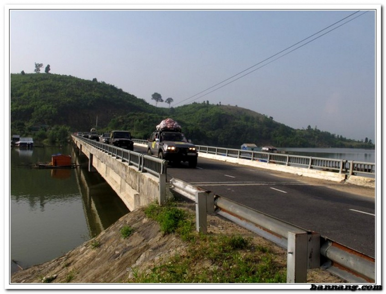 Hình ảnh OS Offroad cùng chia sẽ khó khăn cùng học sinh nghèo hiếu học bản mông