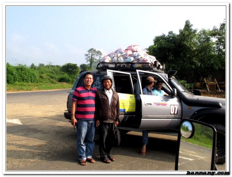 Hình ảnh OS Offroad cùng chia sẽ khó khăn cùng học sinh nghèo hiếu học bản mông