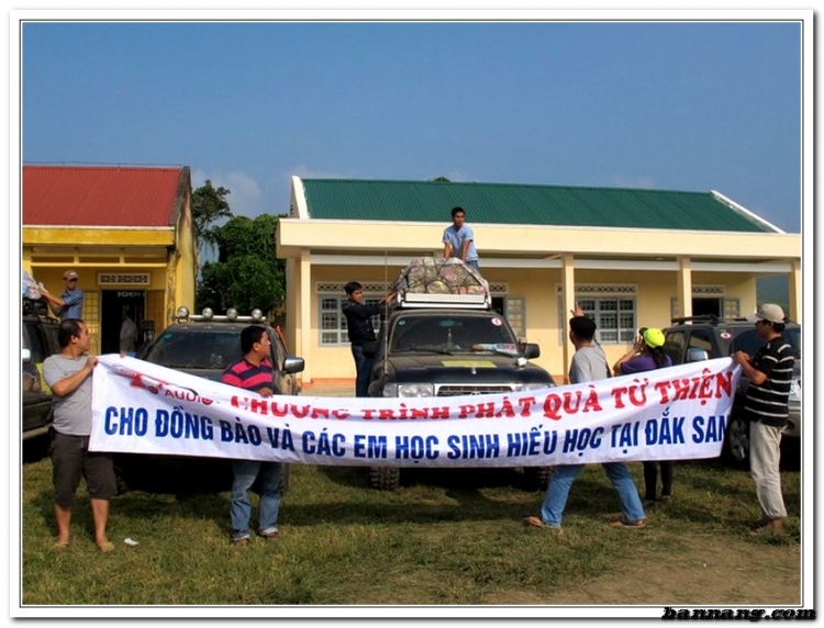 Hình ảnh OS Offroad cùng chia sẽ khó khăn cùng học sinh nghèo hiếu học bản mông