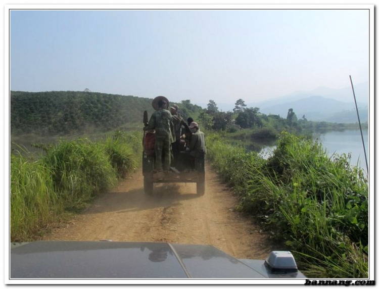 Hình ảnh OS Offroad cùng chia sẽ khó khăn cùng học sinh nghèo hiếu học bản mông