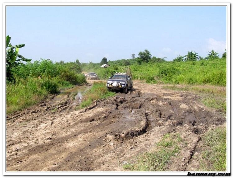 Hình ảnh OS Offroad cùng chia sẽ khó khăn cùng học sinh nghèo hiếu học bản mông