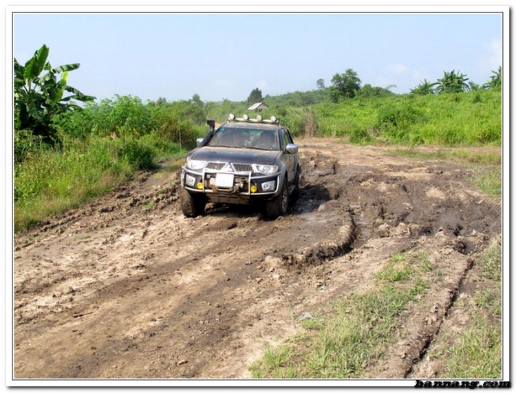 Hình ảnh OS Offroad cùng chia sẽ khó khăn cùng học sinh nghèo hiếu học bản mông