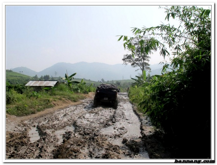 Hình ảnh OS Offroad cùng chia sẽ khó khăn cùng học sinh nghèo hiếu học bản mông