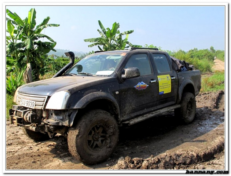 Hình ảnh OS Offroad cùng chia sẽ khó khăn cùng học sinh nghèo hiếu học bản mông