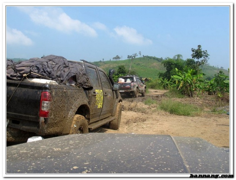 Hình ảnh OS Offroad cùng chia sẽ khó khăn cùng học sinh nghèo hiếu học bản mông