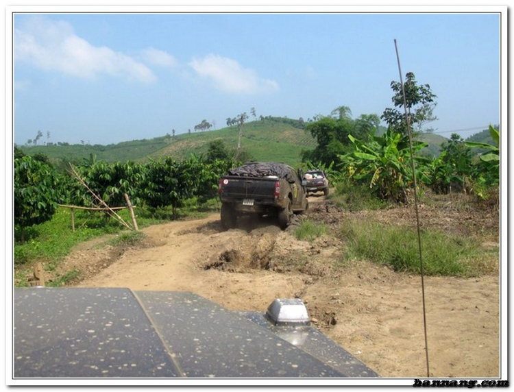 Hình ảnh OS Offroad cùng chia sẽ khó khăn cùng học sinh nghèo hiếu học bản mông