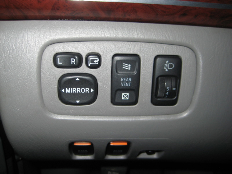Tự hào là chiếc TOYOTA SIENNA LE duy nhất VN lắp và độ nhiều đồ chơi ! Tự hào là chiếc TOYOTA SIENNA LE duy nhất VN lắp và độ nhiều đồ chơi !