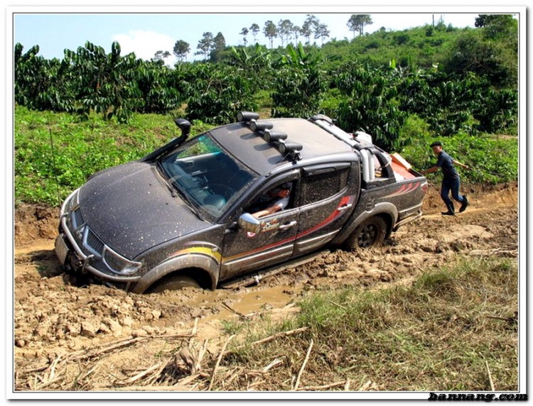 Hình ảnh OS Offroad cùng chia sẽ khó khăn cùng học sinh nghèo hiếu học bản mông