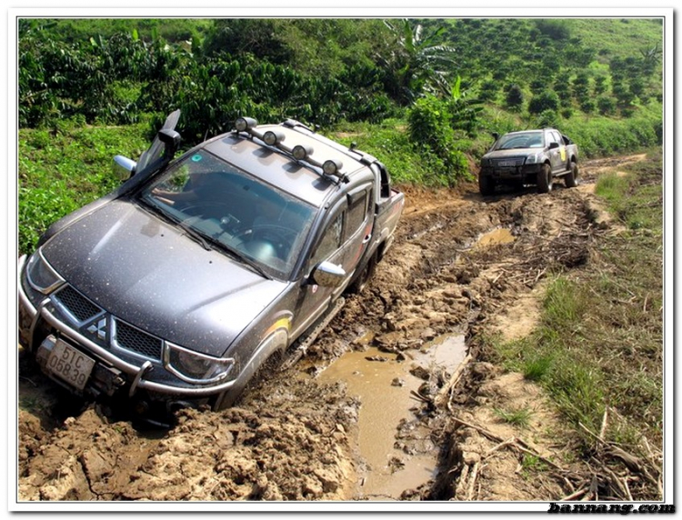 Hình ảnh OS Offroad cùng chia sẽ khó khăn cùng học sinh nghèo hiếu học bản mông