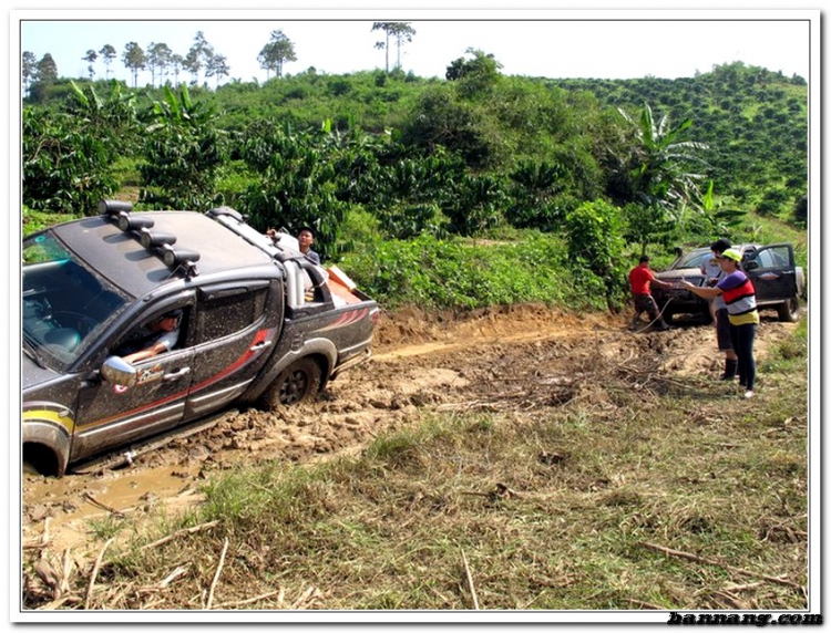 Hình ảnh OS Offroad cùng chia sẽ khó khăn cùng học sinh nghèo hiếu học bản mông