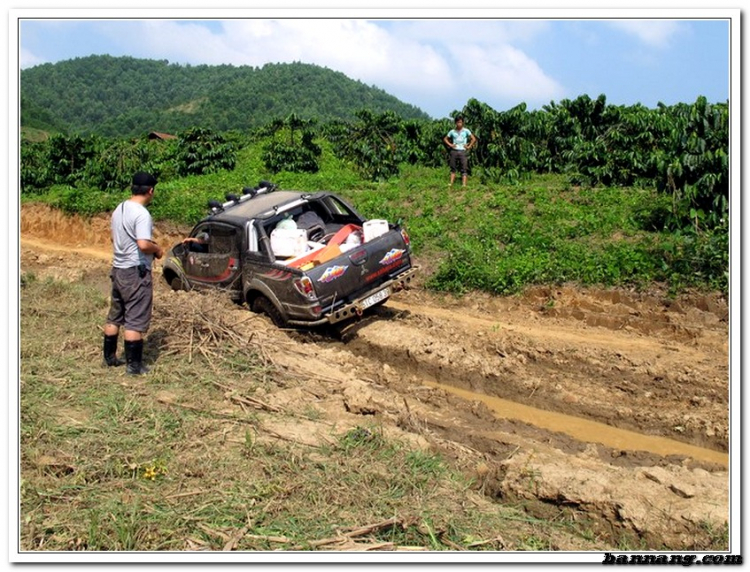 Hình ảnh OS Offroad cùng chia sẽ khó khăn cùng học sinh nghèo hiếu học bản mông