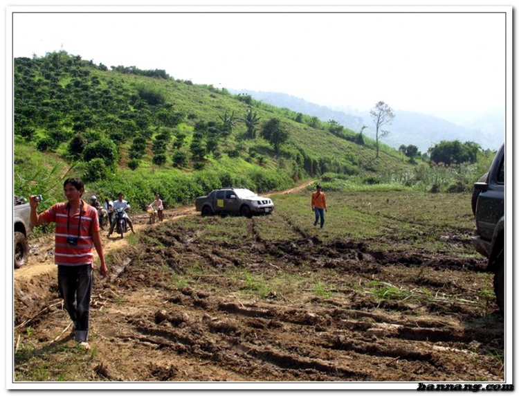 Hình ảnh OS Offroad cùng chia sẽ khó khăn cùng học sinh nghèo hiếu học bản mông