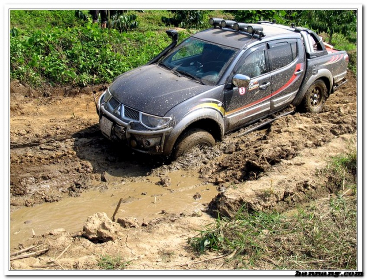 Hình ảnh OS Offroad cùng chia sẽ khó khăn cùng học sinh nghèo hiếu học bản mông