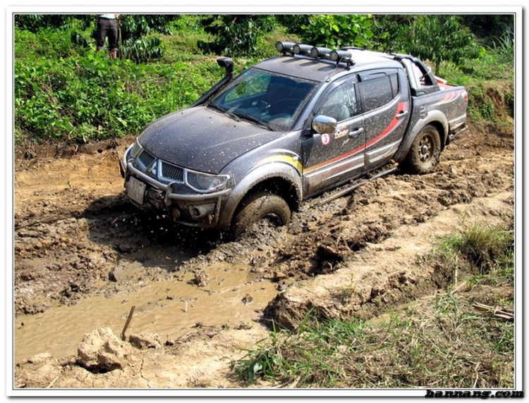 Hình ảnh OS Offroad cùng chia sẽ khó khăn cùng học sinh nghèo hiếu học bản mông