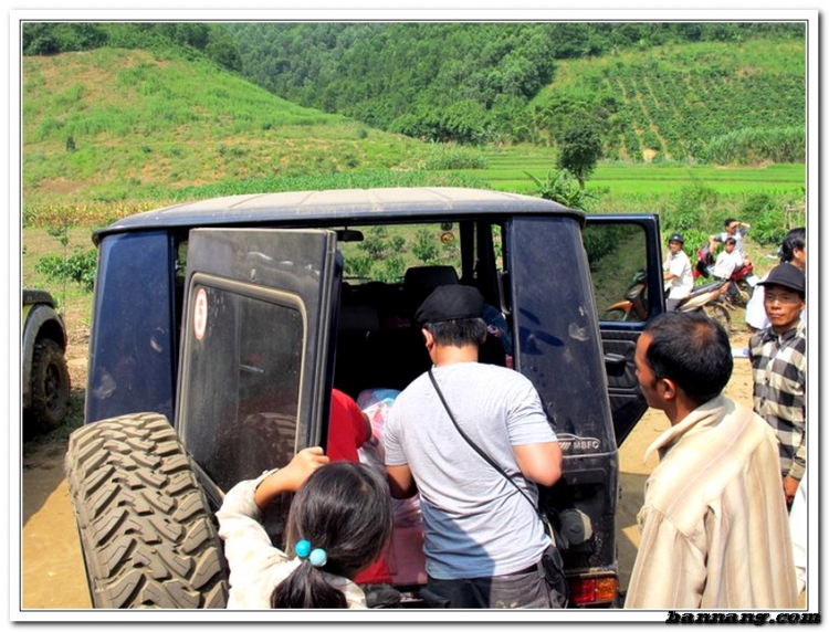 Hình ảnh OS Offroad cùng chia sẽ khó khăn cùng học sinh nghèo hiếu học bản mông