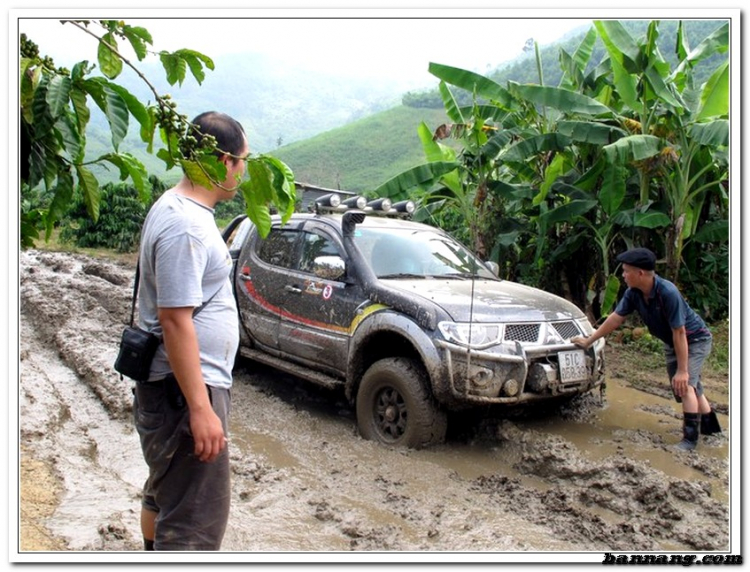 Hình ảnh OS Offroad cùng chia sẽ khó khăn cùng học sinh nghèo hiếu học bản mông