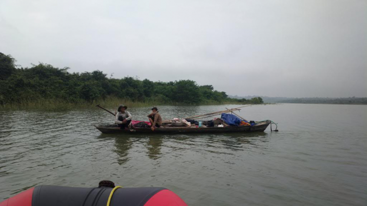 Du ngoạn trên biển bằng xuồng phao bơm hơi. Du ngoạn trên biển bằng xuồng phao bơm hơi.
