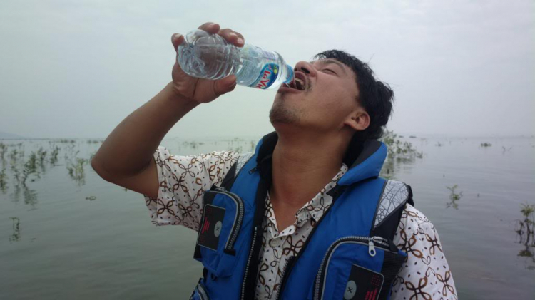 Du ngoạn trên biển bằng xuồng phao bơm hơi. Du ngoạn trên biển bằng xuồng phao bơm hơi.