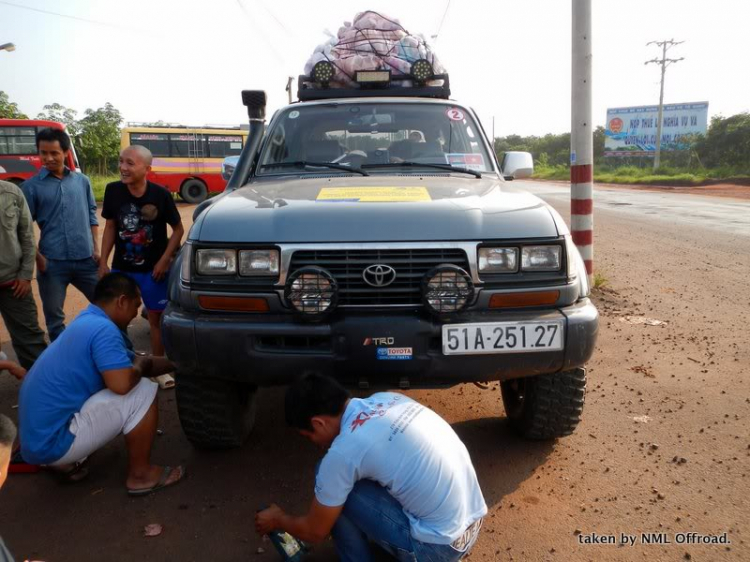 Hình ảnh OS Offroad cùng chia sẽ khó khăn cùng học sinh nghèo hiếu học bản mông