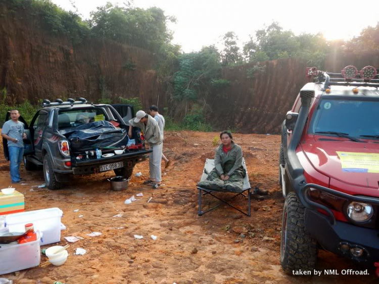 Hình ảnh OS Offroad cùng chia sẽ khó khăn cùng học sinh nghèo hiếu học bản mông