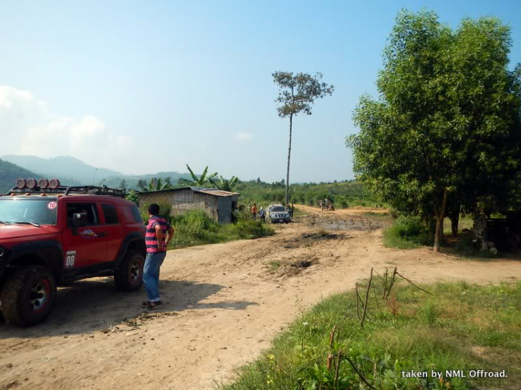 Hình ảnh OS Offroad cùng chia sẽ khó khăn cùng học sinh nghèo hiếu học bản mông