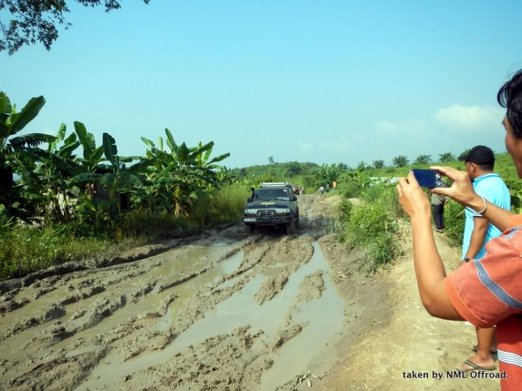 Hình ảnh OS Offroad cùng chia sẽ khó khăn cùng học sinh nghèo hiếu học bản mông