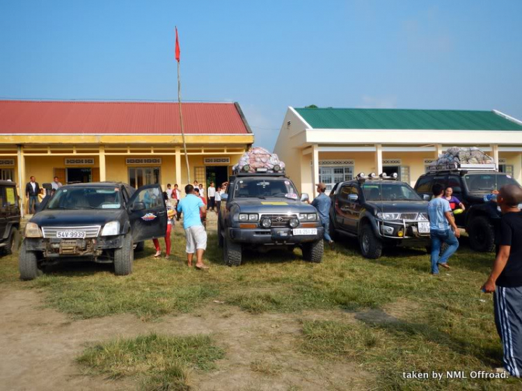 Hình ảnh OS Offroad cùng chia sẽ khó khăn cùng học sinh nghèo hiếu học bản mông