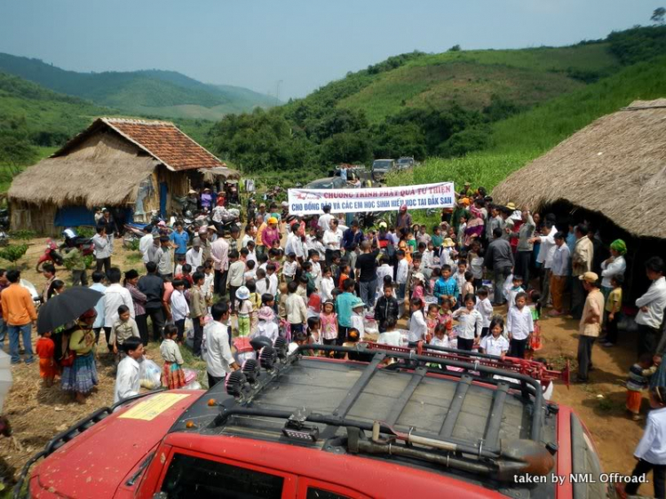 Hình ảnh OS Offroad cùng chia sẽ khó khăn cùng học sinh nghèo hiếu học bản mông