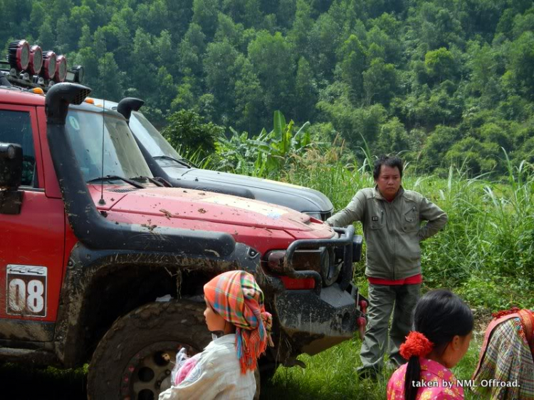 Hình ảnh OS Offroad cùng chia sẽ khó khăn cùng học sinh nghèo hiếu học bản mông