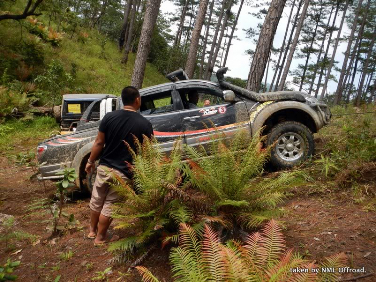 Hình ảnh OS Offroad cùng chia sẽ khó khăn cùng học sinh nghèo hiếu học bản mông